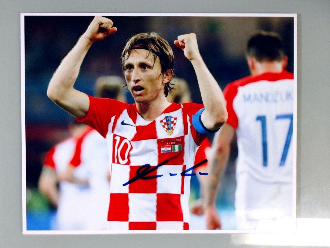 Amazon.co.jp: ルカモドリッチ直筆サイン入り超特大写真…Luka Modric